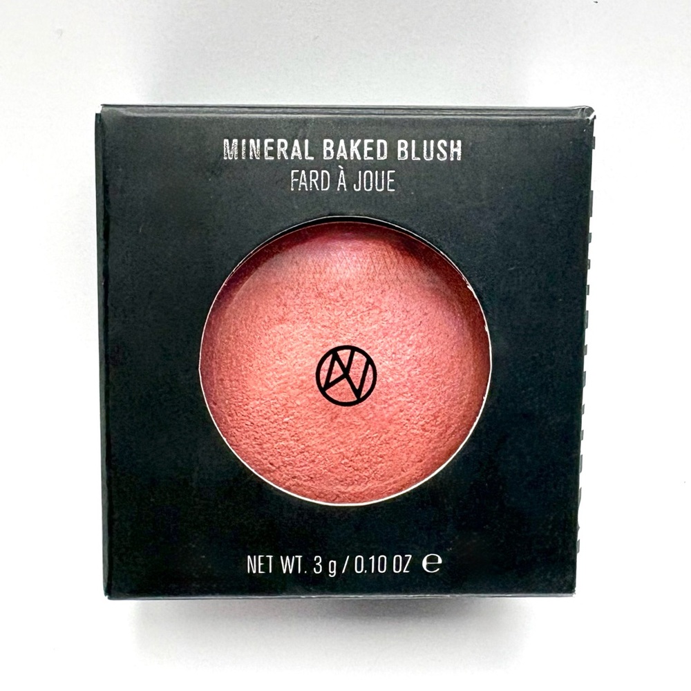 New IL Makiage Mineral Baked Blush Instant Brightening Blush in Bootylicious